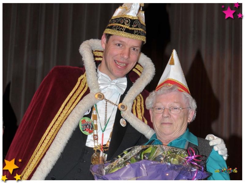 Geslaagd KBO-bal - Marietje Leenders - Van Hees benoemd tot Ere-Moeszakkin 2012