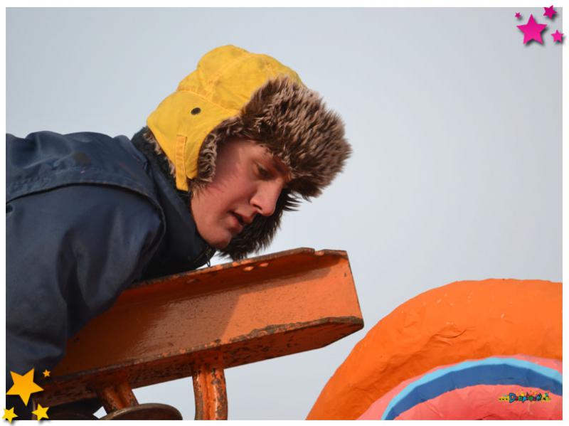 Opbouwen wagens optocht Schaijk