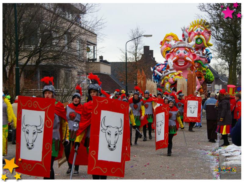 Schaijk in column over optocht Oss