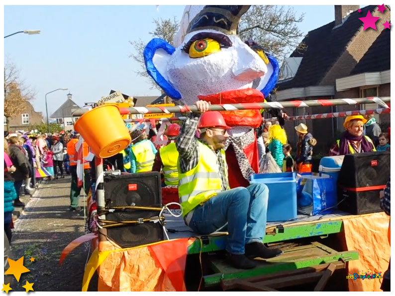 Auwzum tijdens de optocht van Schaijk 2015