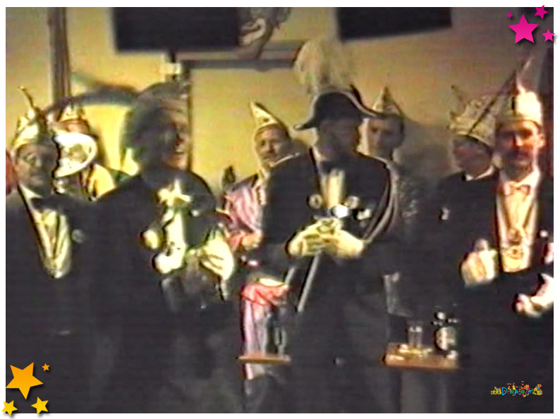 Beelden van de prijsuitreiking van de optocht in Schaijk – 1998