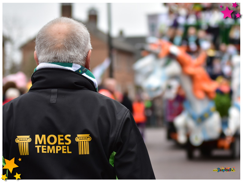 Geniet in verwarmde Moestempel van de Schaijkse carnavalsoptocht