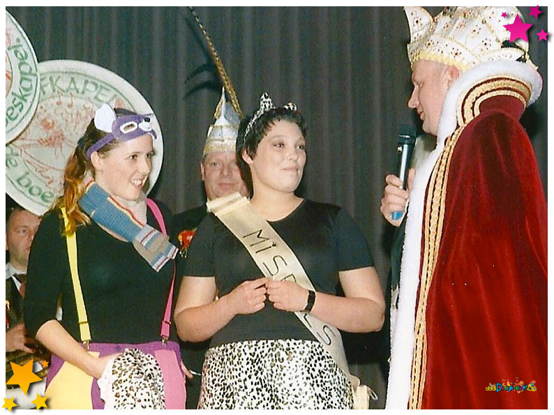 2004 Prinselijke onderscheiding - Daniëlle van Gaal en Martje Geurts van Kessel