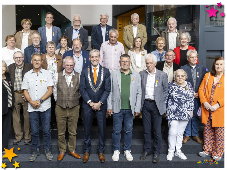 Featured image for “Drie Moeszakkinnen krijgen een lintje”
